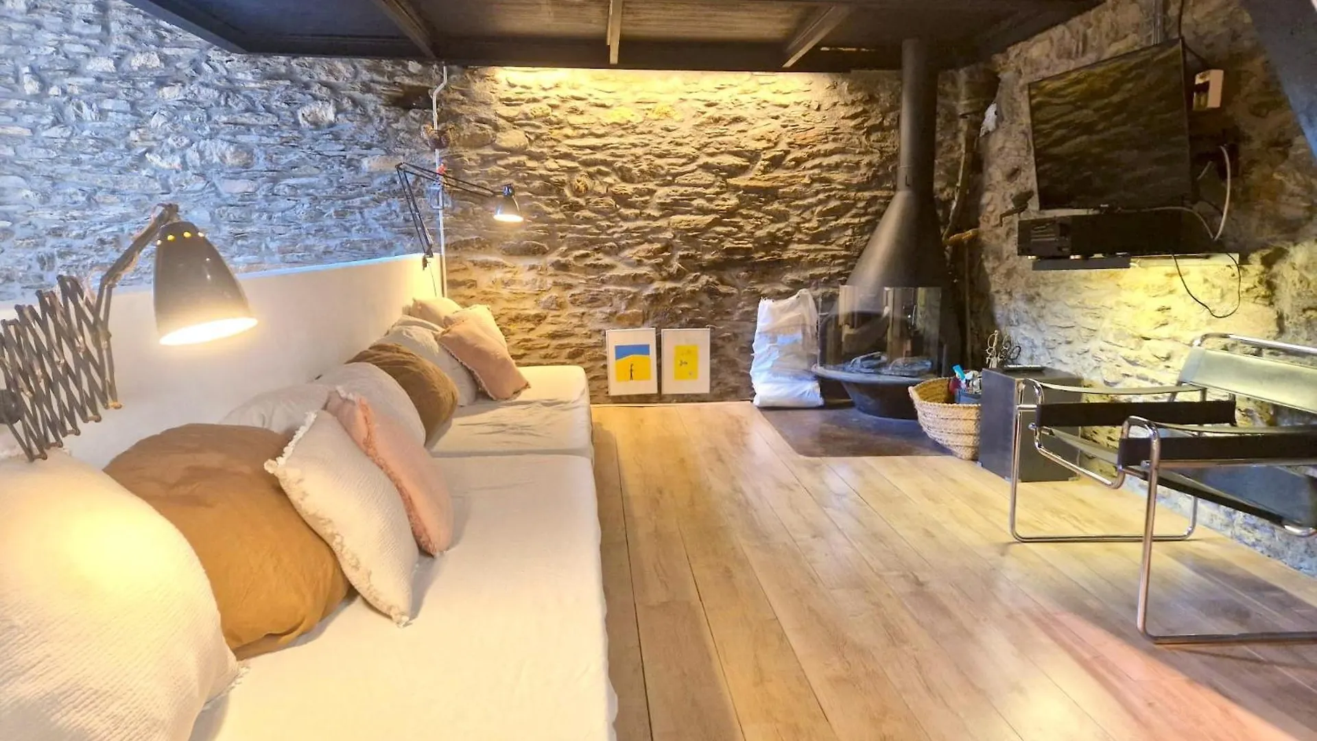 Paller Rustic De Muntanya Amb Estil I Acollidor By Rural D'Aneu Aydi 0*,  Spain